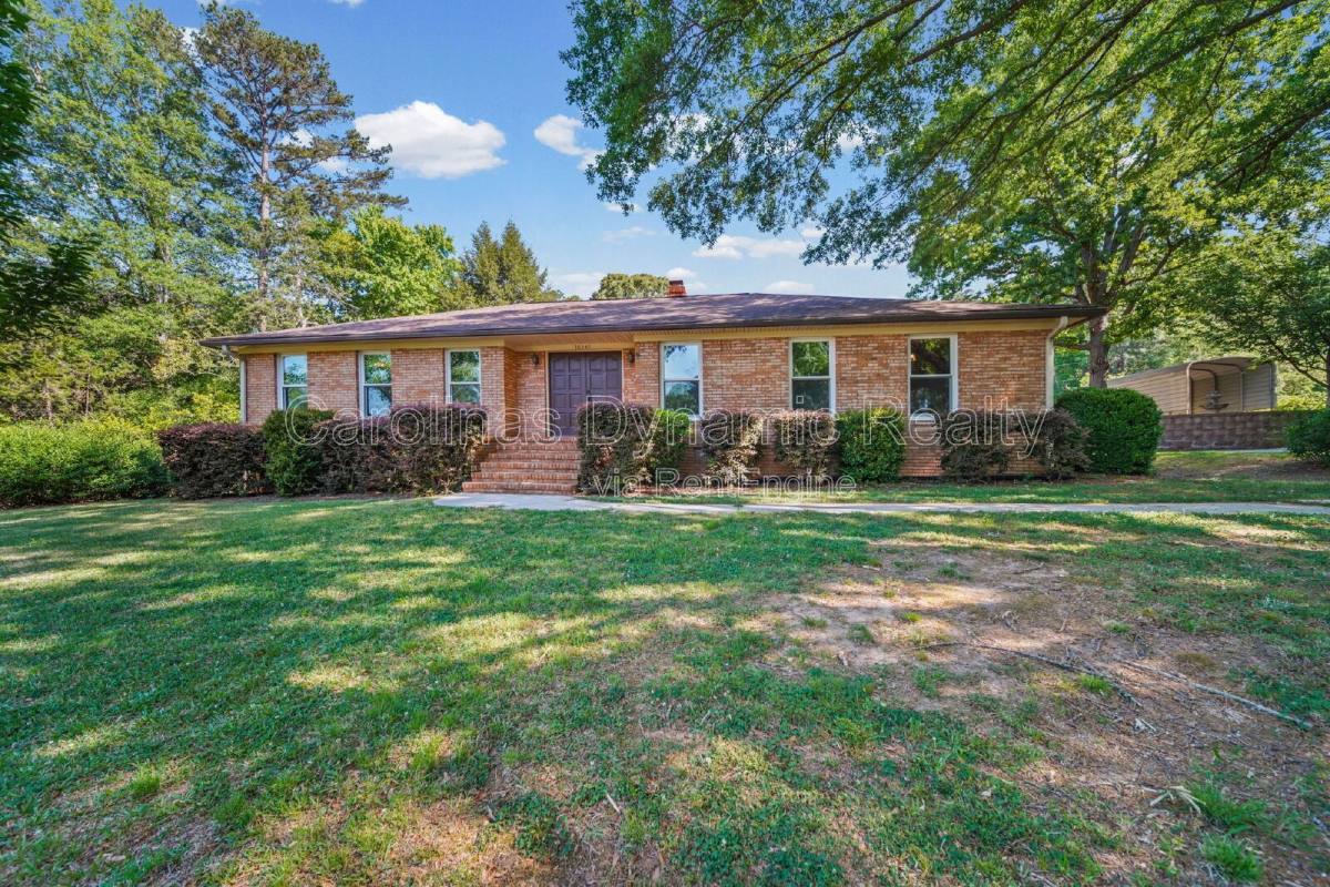 House for rent at 16301 Capps Rd, Charlotte, NC 28278