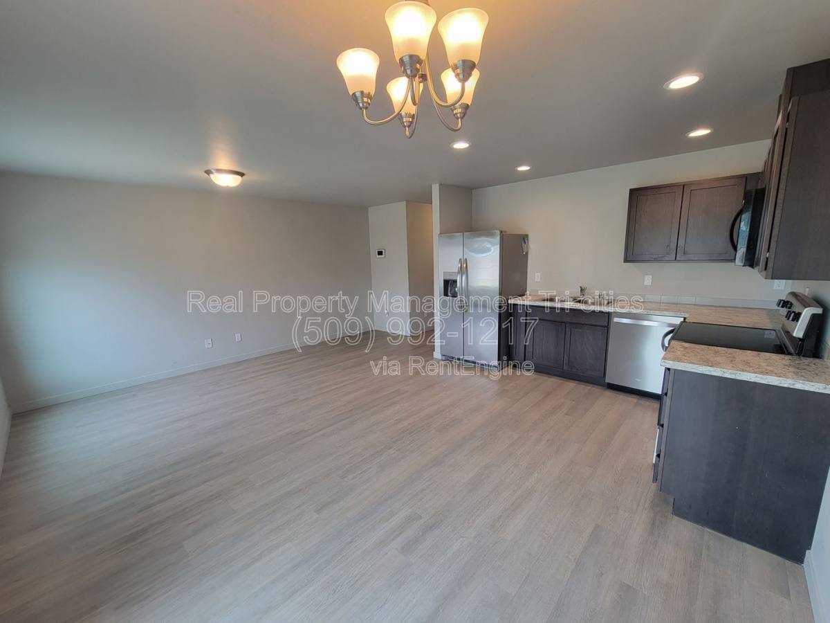 Townhouse for rent at 413 Whitefish Lane, Pasco, WA 99301