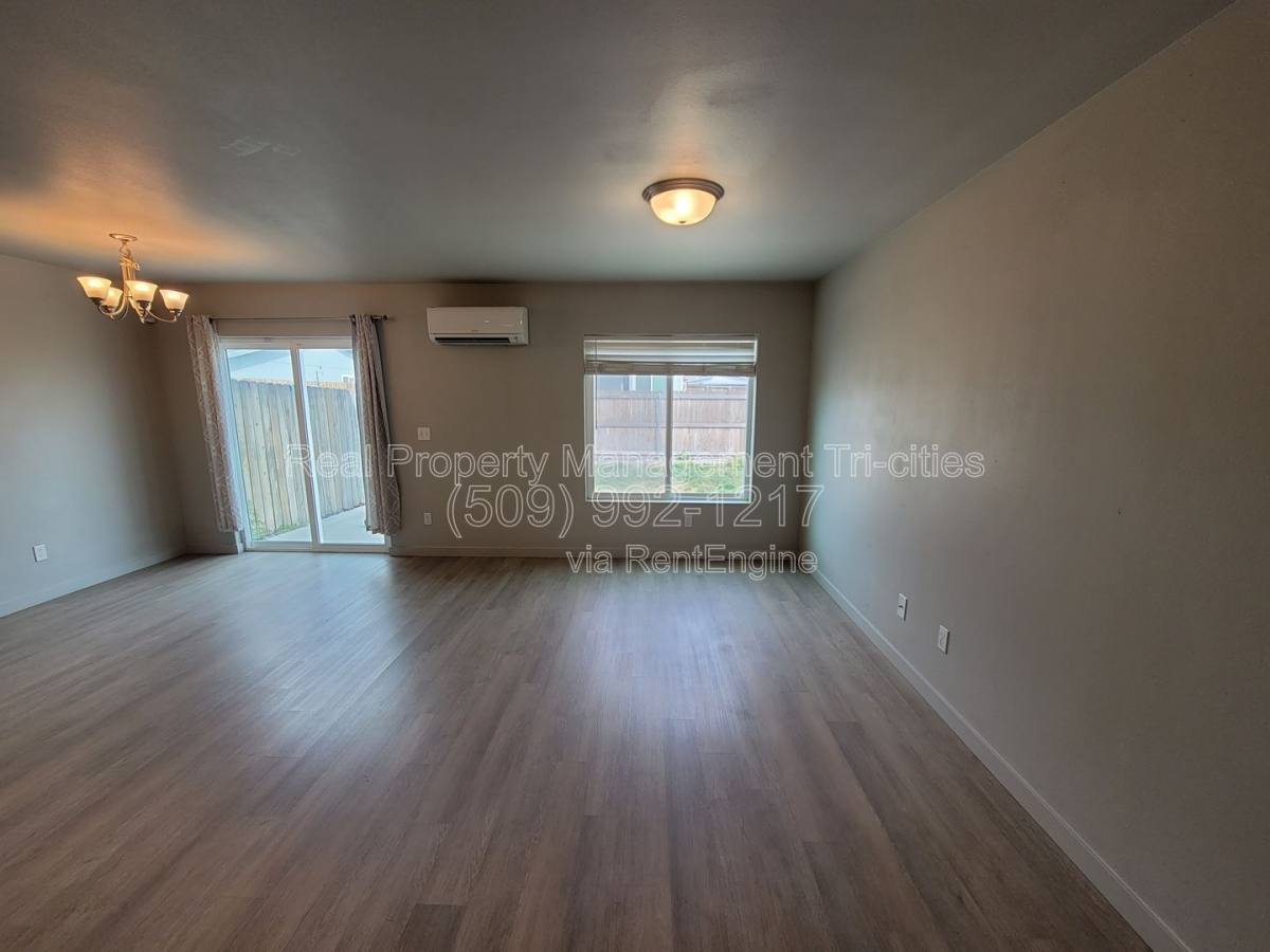 Townhouse for rent at 413 Whitefish Lane, Pasco, WA 99301
