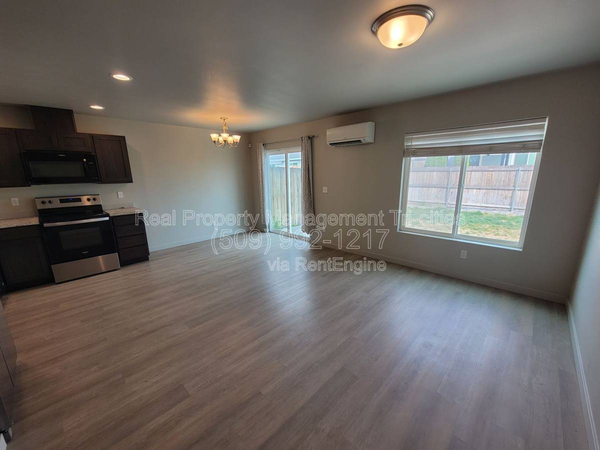 Townhouse for rent at 413 Whitefish Lane, Pasco, WA 99301