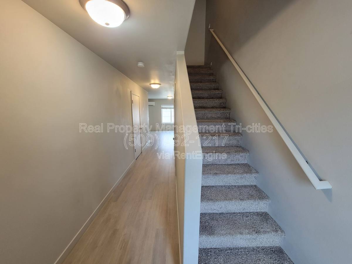 Townhouse for rent at 413 Whitefish Lane, Pasco, WA 99301