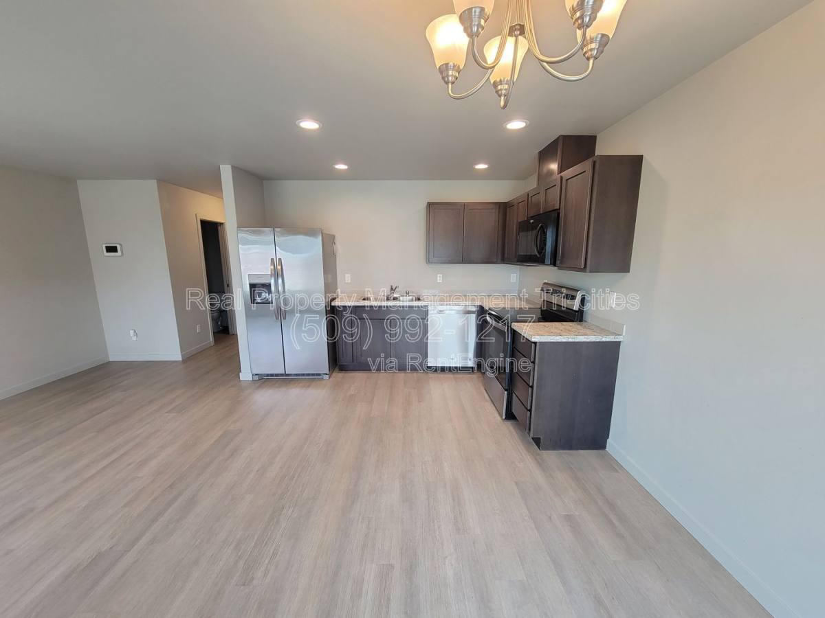 Townhouse for rent at 413 Whitefish Lane, Pasco, WA 99301