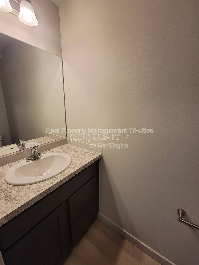 Townhouse for rent at 413 Whitefish Lane, Pasco, WA 99301