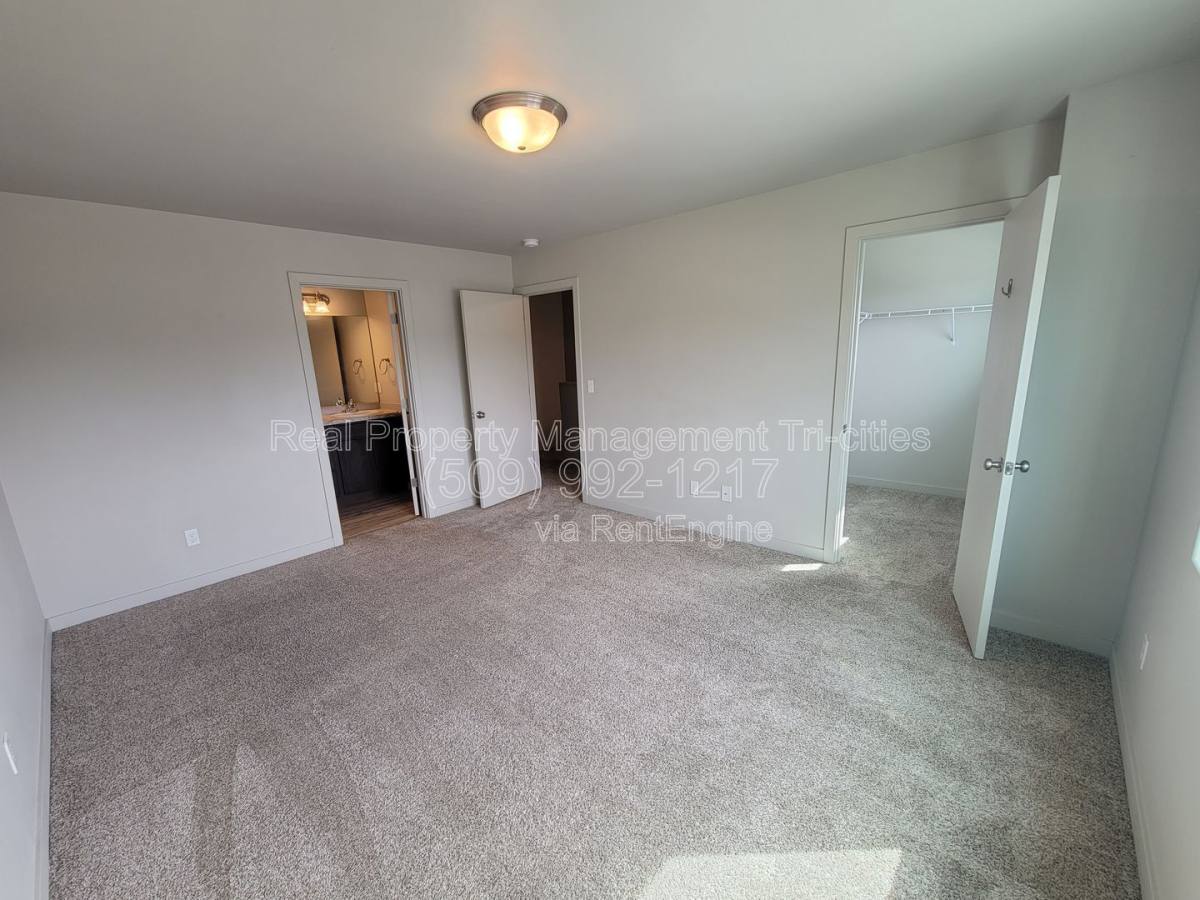 Townhouse for rent at 413 Whitefish Lane, Pasco, WA 99301