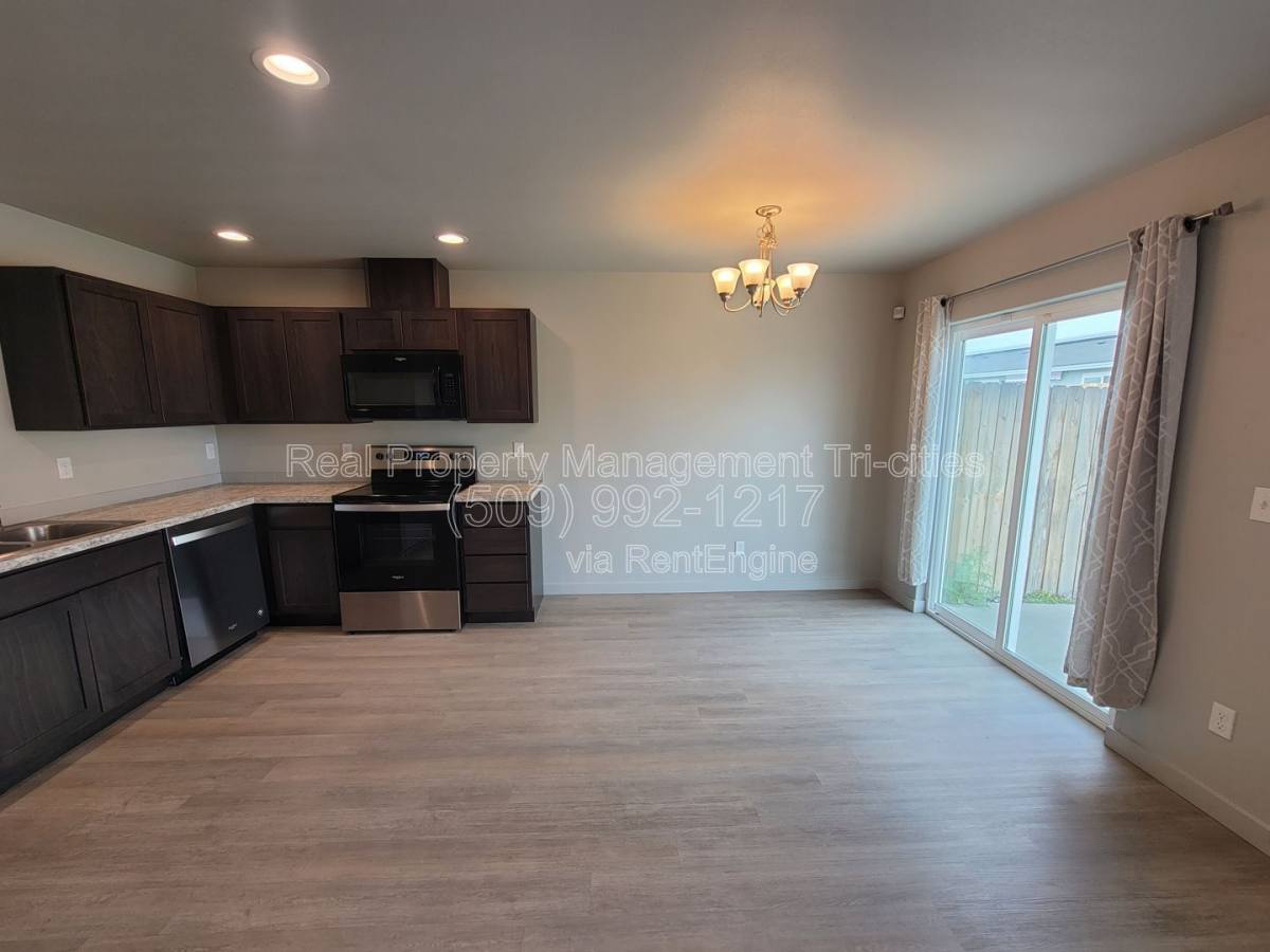 Townhouse for rent at 413 Whitefish Lane, Pasco, WA 99301