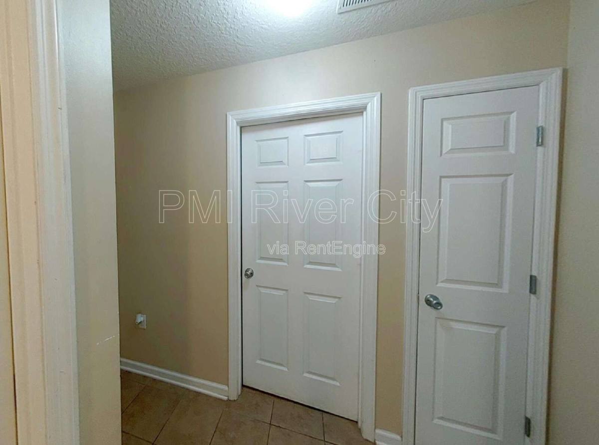 House for rent at 12154 Alexandra Dr, Jacksonville, FL 32218