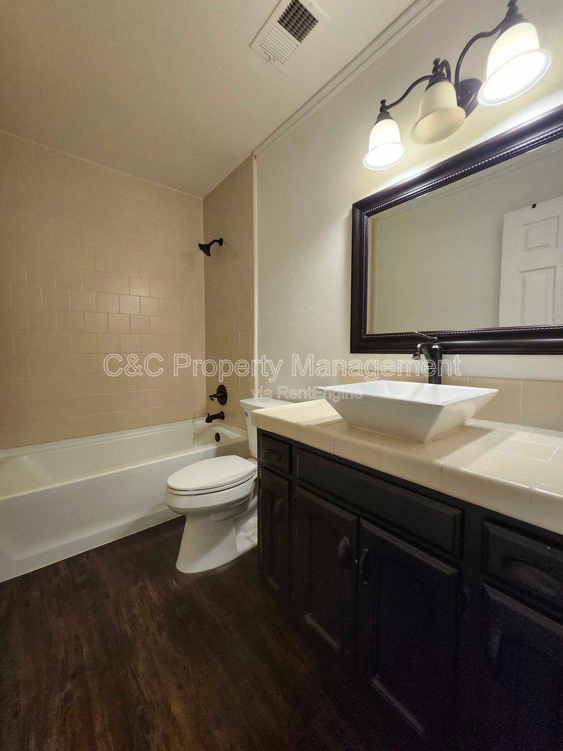 Apartment for rent at 2546 W Victor Court #102, Visalia, CA 93277
