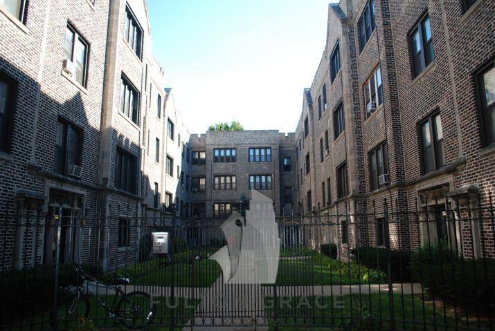 Apartment for rent at 663 W Grace St #206, Chicago, IL 60613