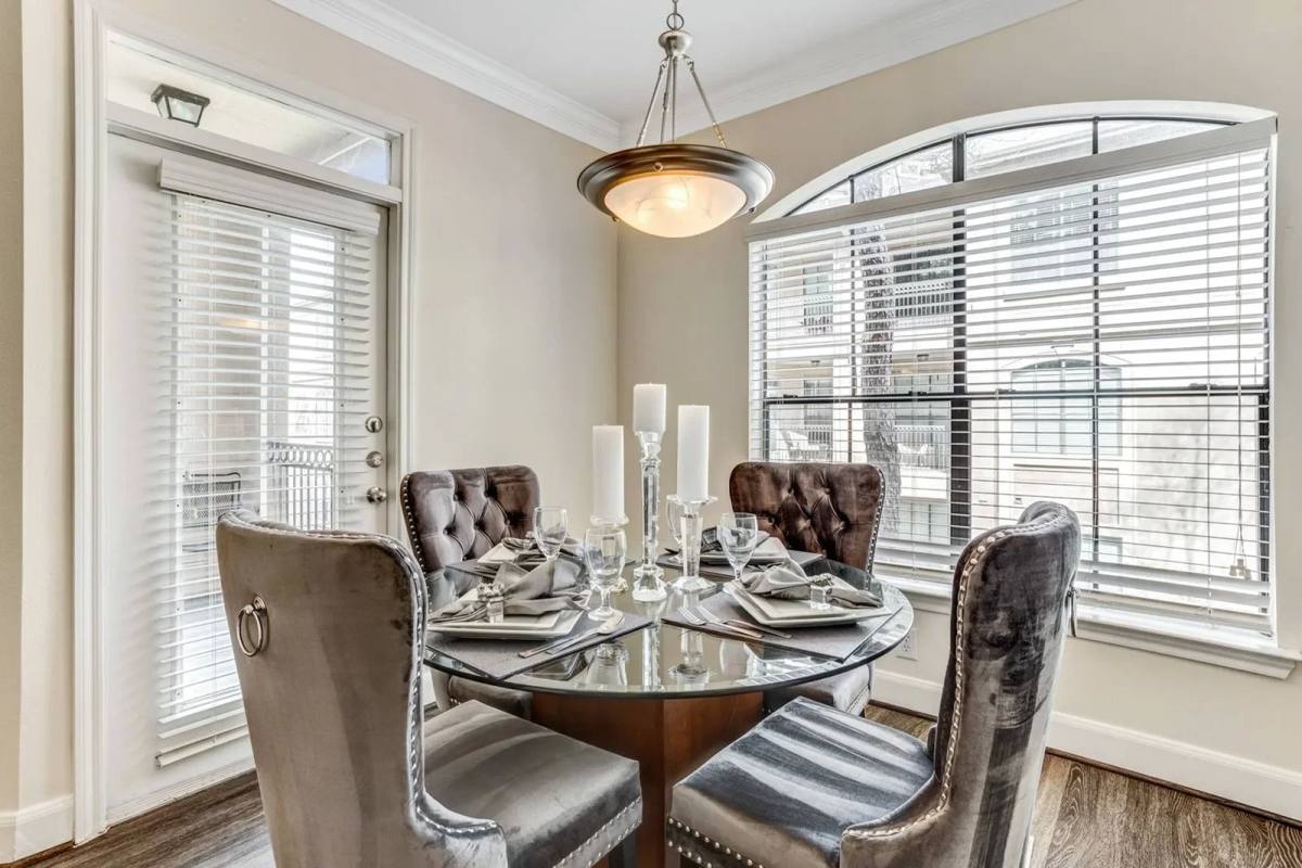 Apartment for rent at 99 N Post Oak Lane, Houston, TX 77024