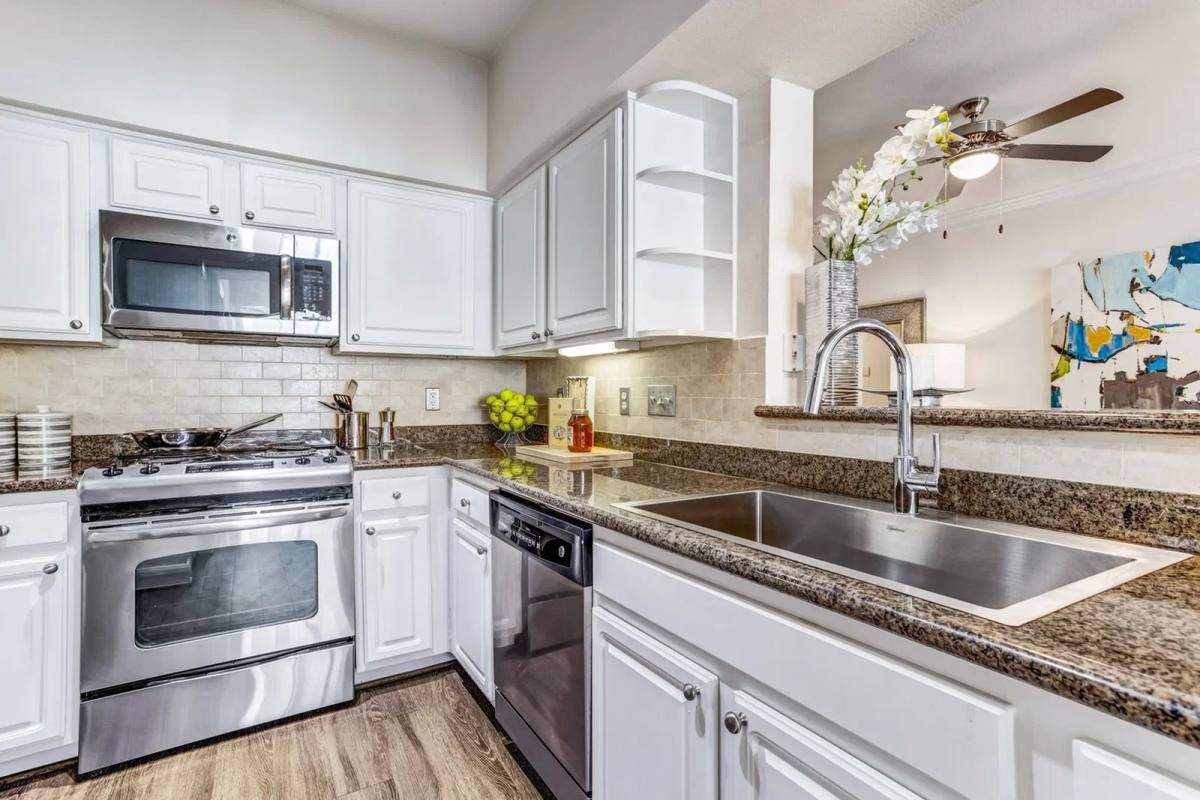 Apartment for rent at 99 N Post Oak Lane, Houston, TX 77024