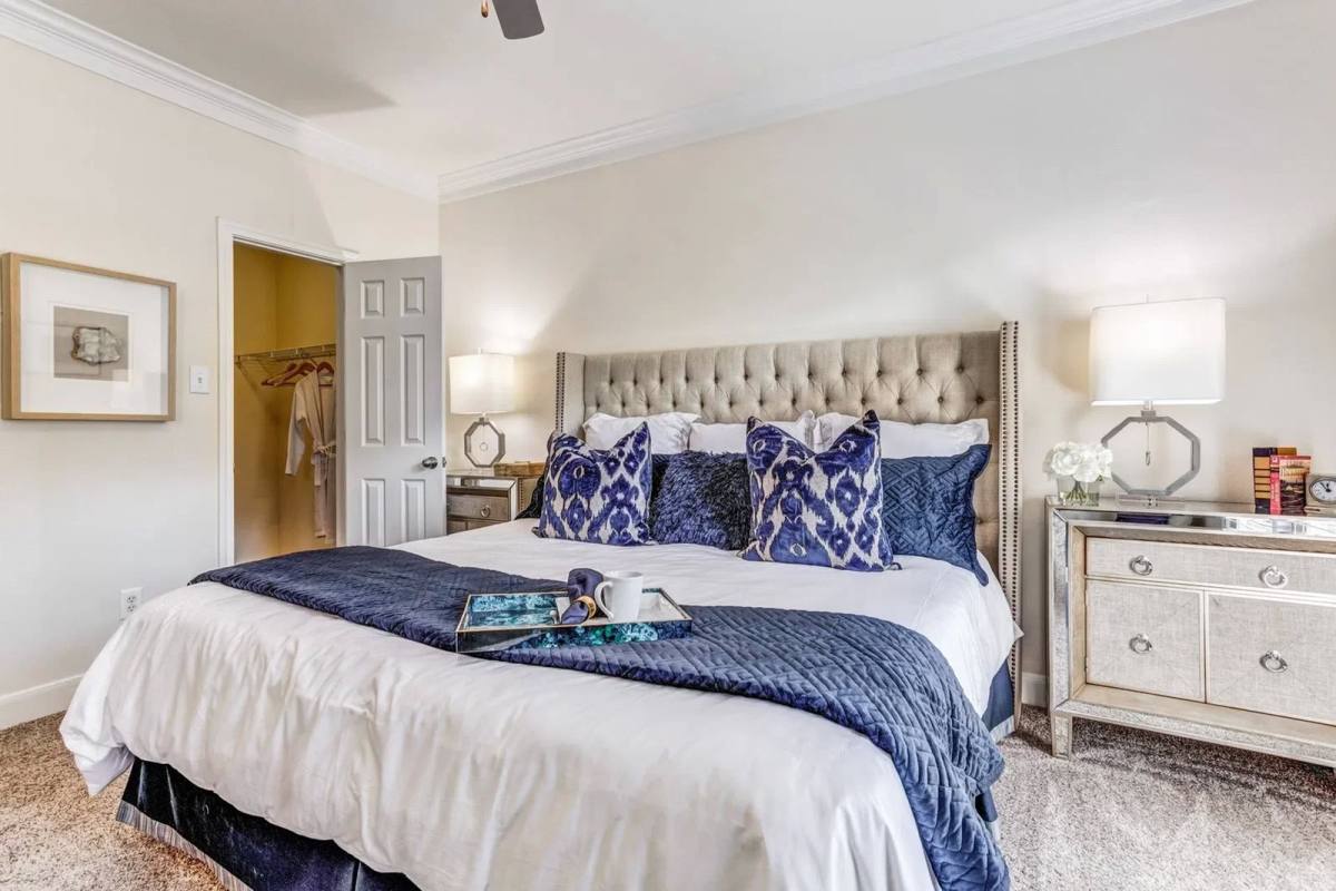 Apartment for rent at 99 N Post Oak Lane, Houston, TX 77024