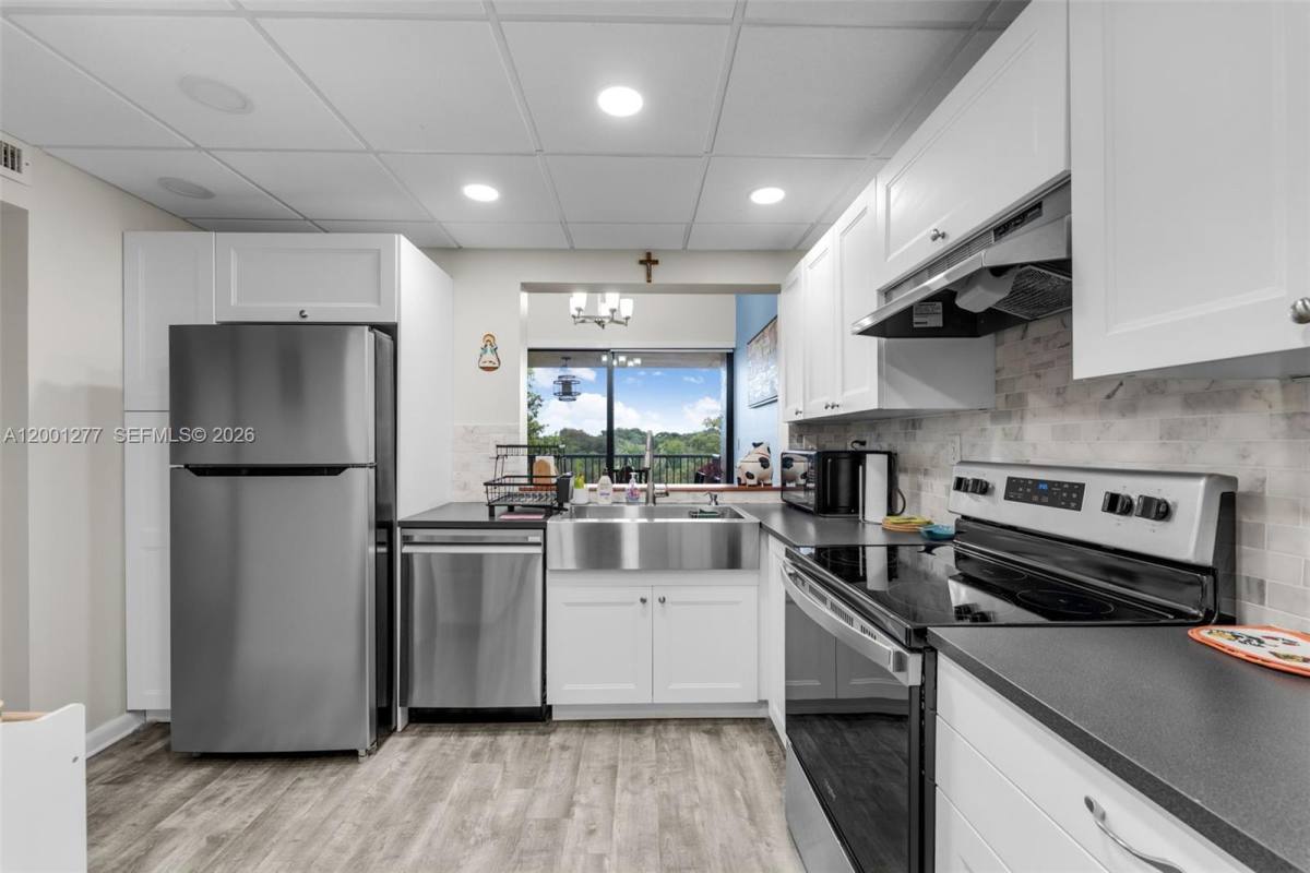 Townhouse for rent at 6701 SW 116th Court #406, Miami, FL 33173