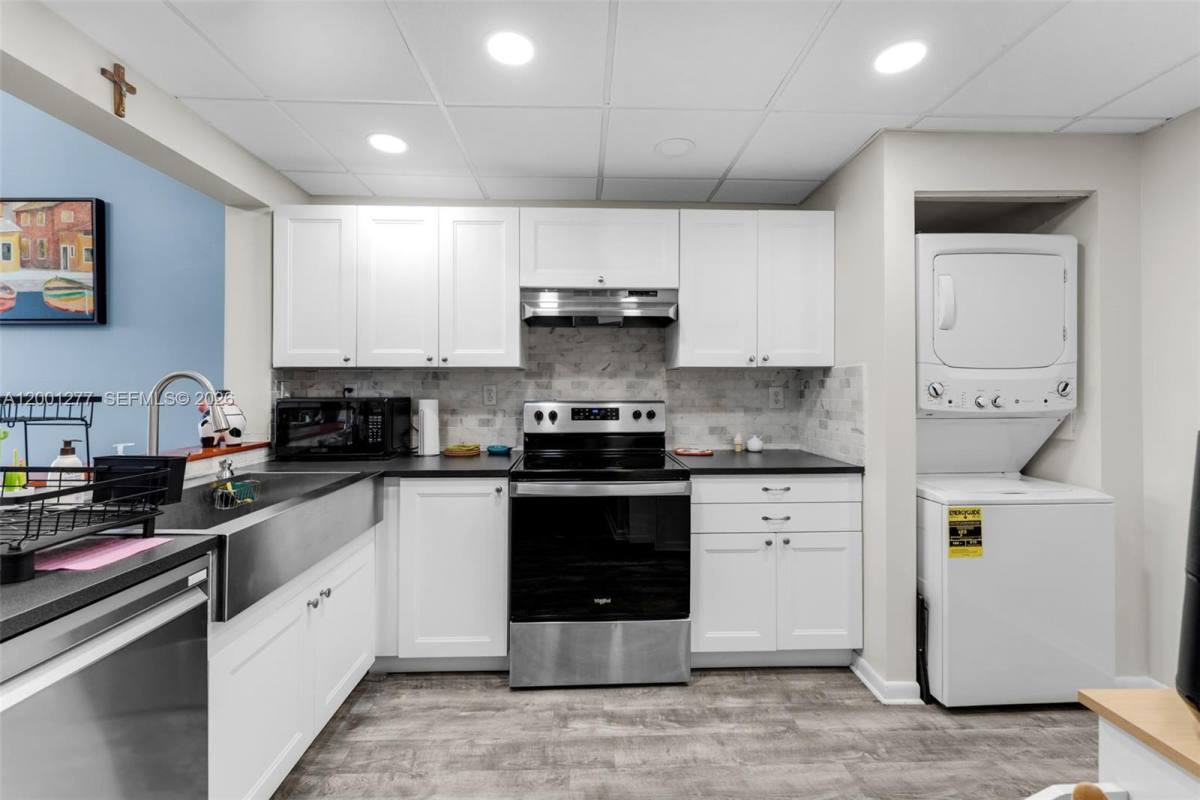 Townhouse for rent at 6701 SW 116th Court #406, Miami, FL 33173