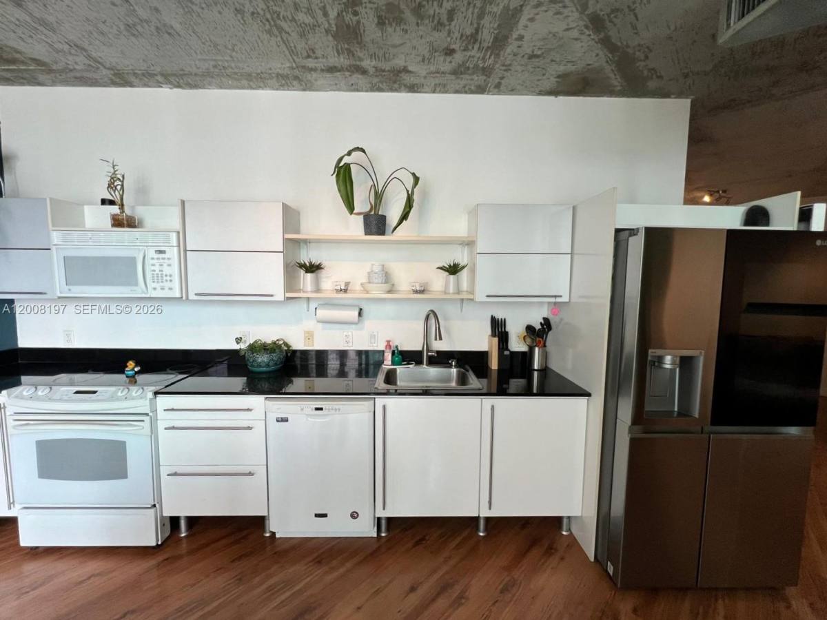 Apartment for rent at 690 SW 1st Court #1934, Miami, FL 33130