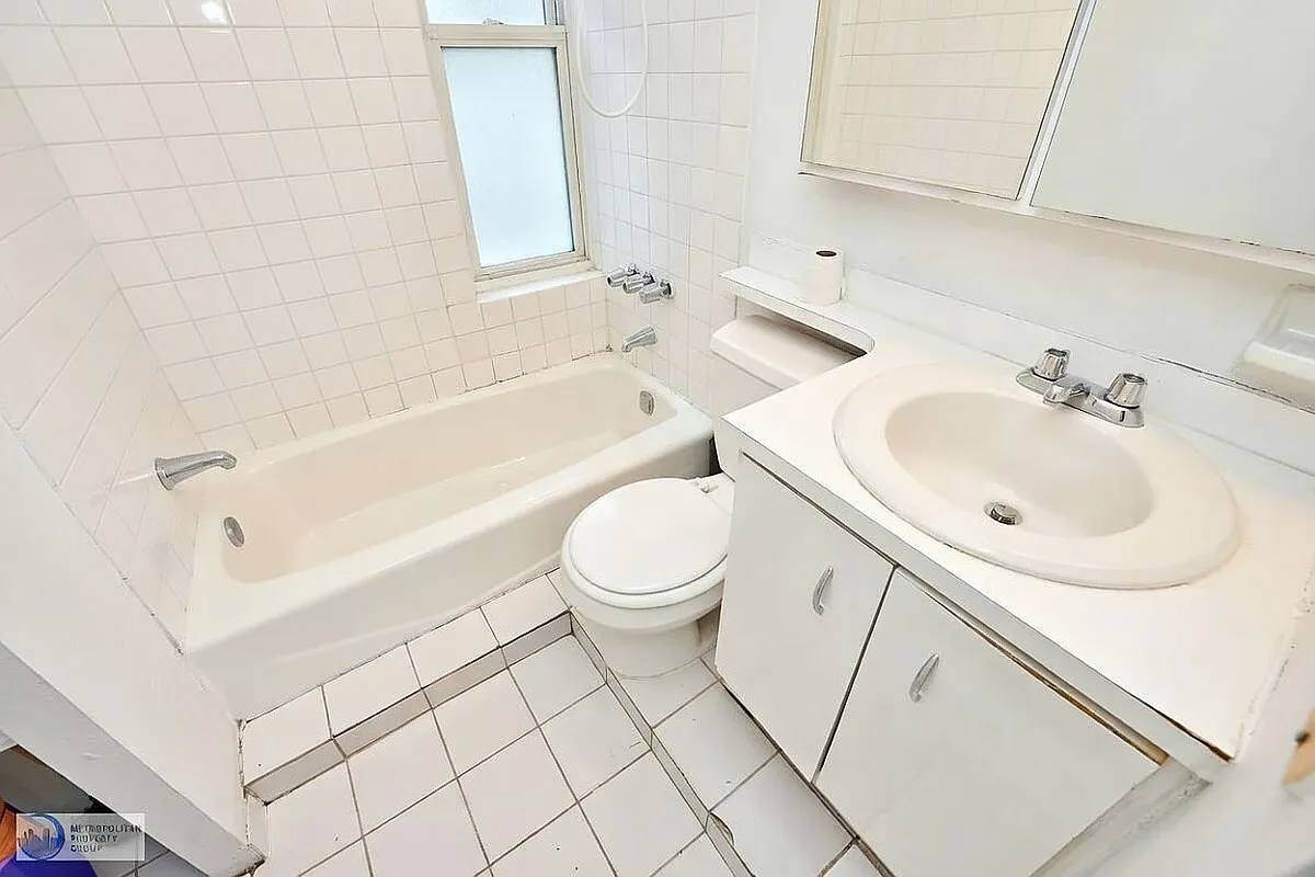 Apartment for rent at 18 King St #18, New York, NY 10014