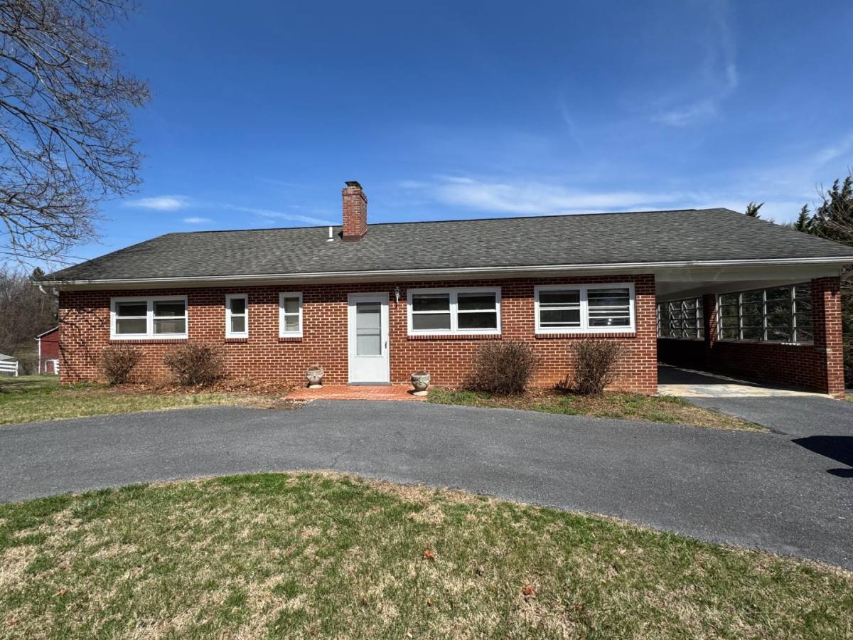 House for rent at 41 Woodlee Rd, Staunton, VA 24401