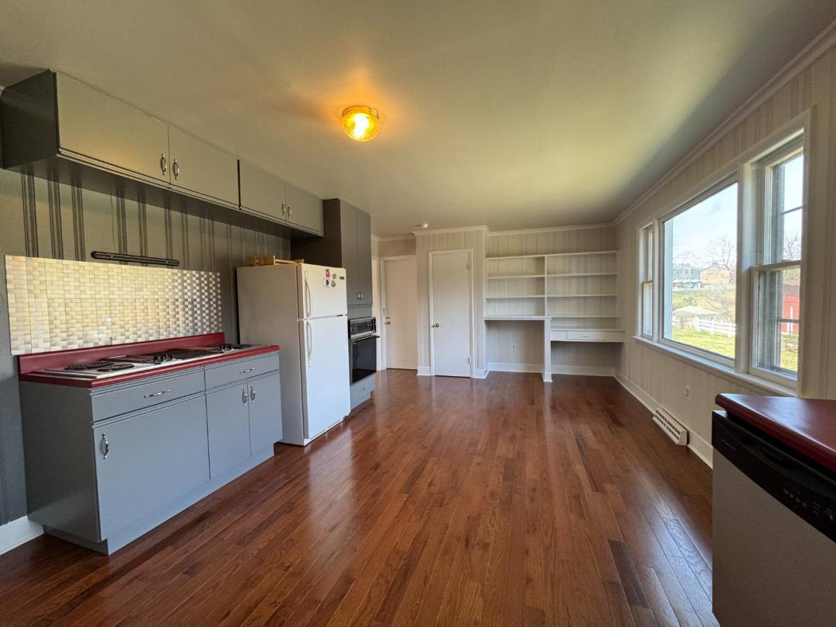 House for rent at 41 Woodlee Rd, Staunton, VA 24401
