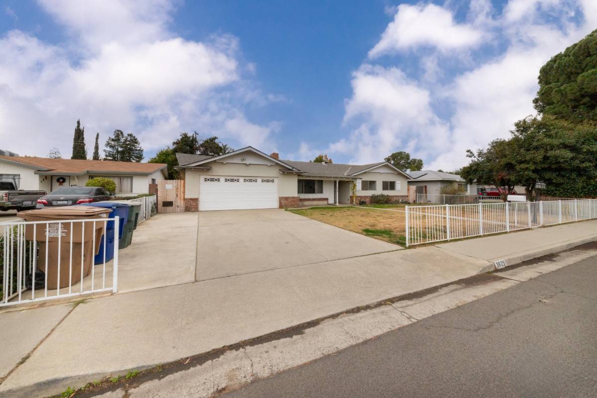 House for rent at 3825 Bianchi Way, Bakersfield, CA 93309