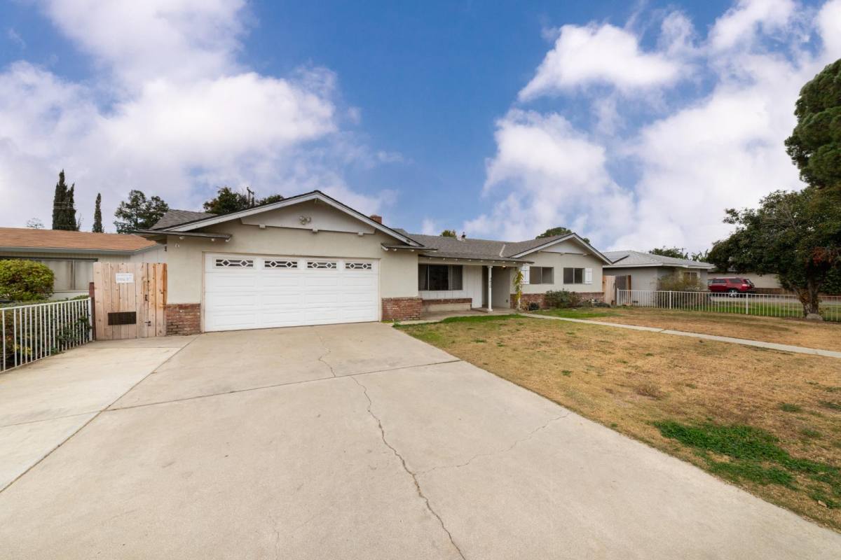 House for rent at 3825 Bianchi Way, Bakersfield, CA 93309