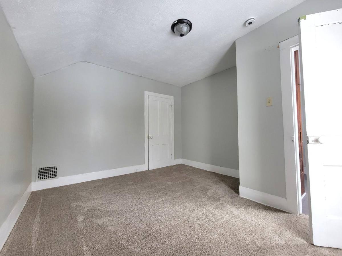 House for rent at 320 Crosby St, Akron, OH 44303