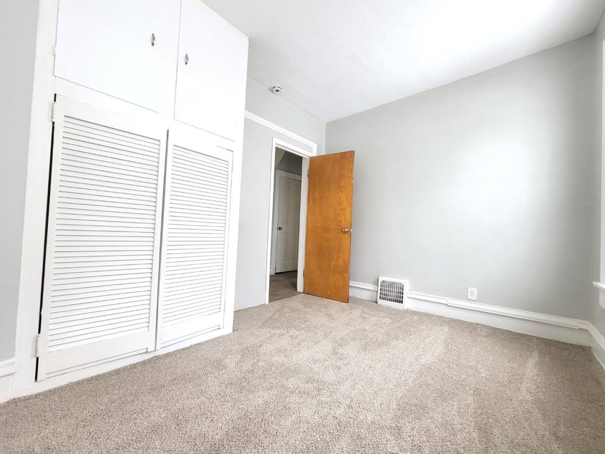 House for rent at 320 Crosby St, Akron, OH 44303
