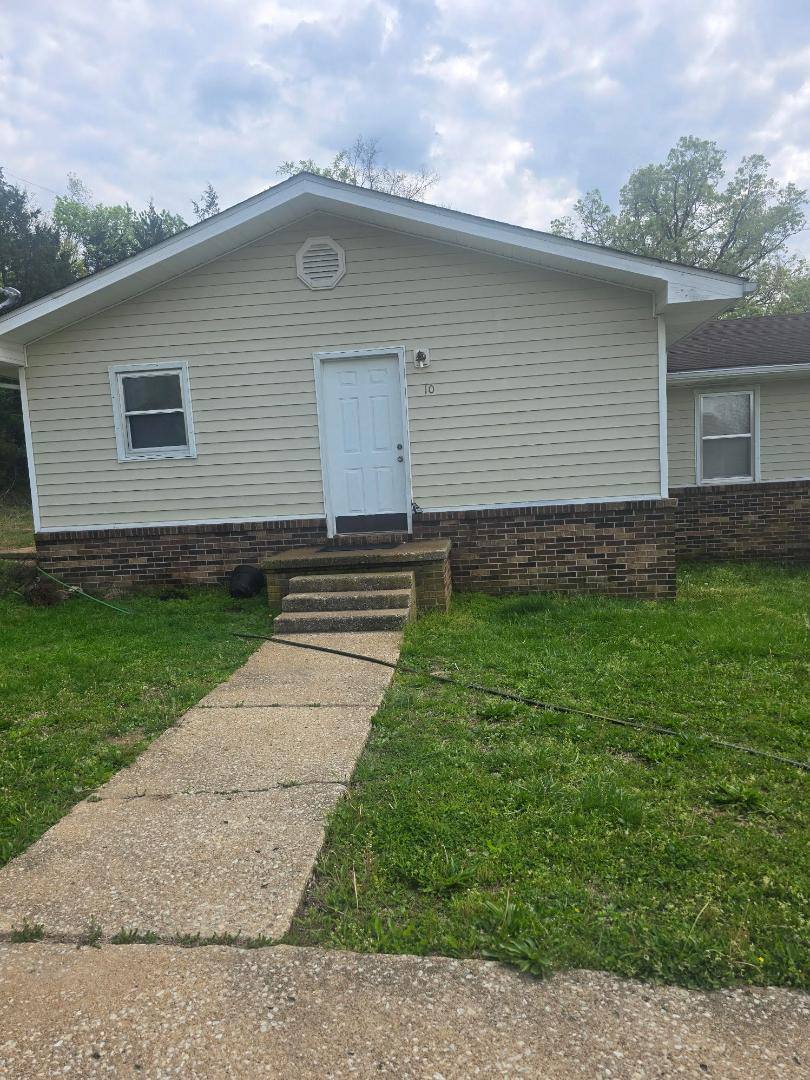 Apartment for rent at 200 Cummings St #10, Branson, MO 65616