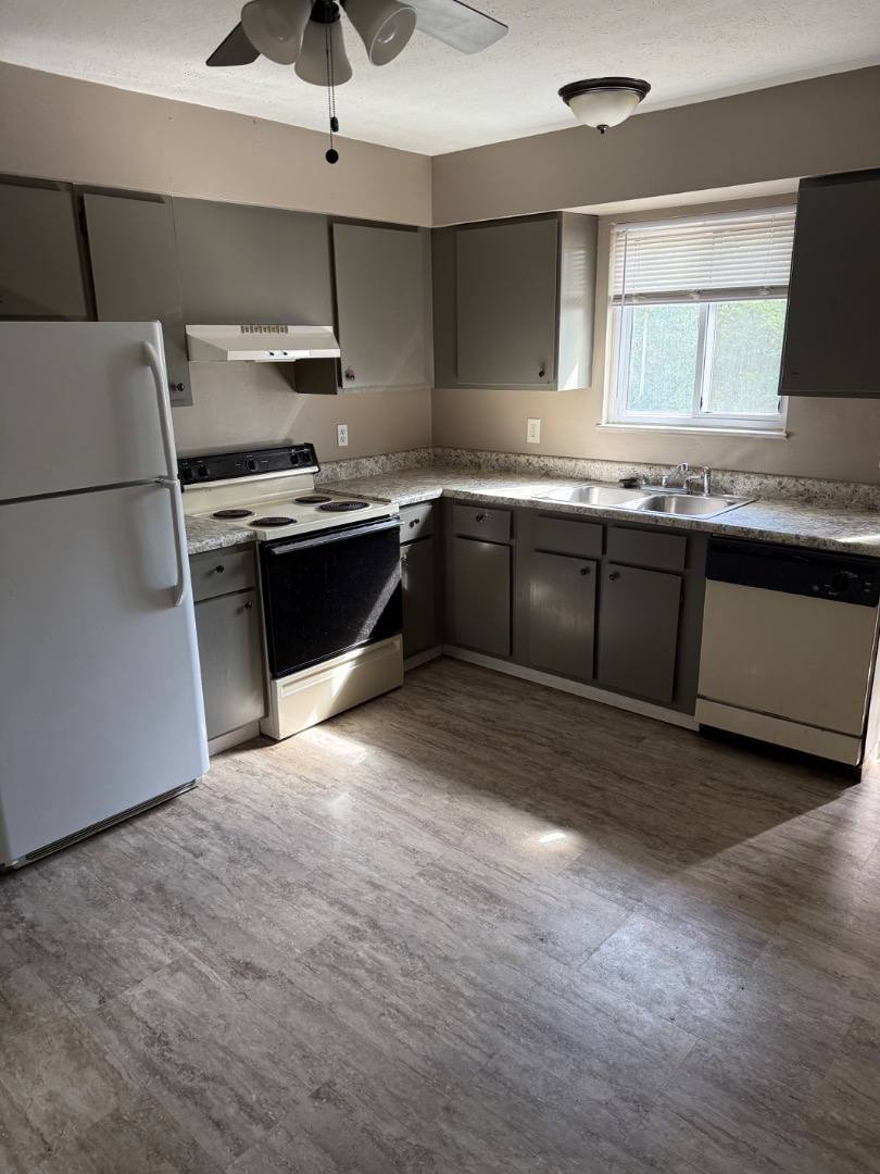 Apartment for rent at 11 W Perry St #10, Maryville, IL 62062