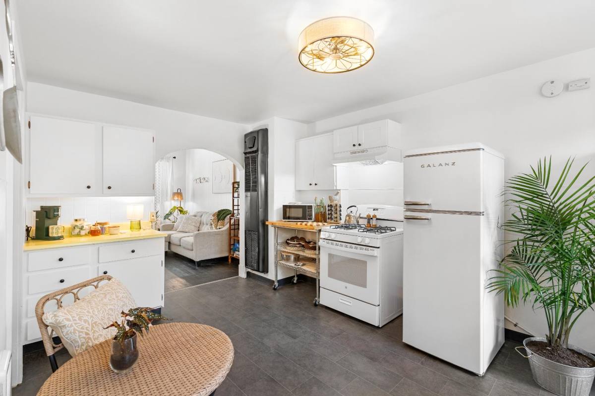 Apartment for rent at 832 SE 29th Ave #832 Belmont, Portland, OR 97214