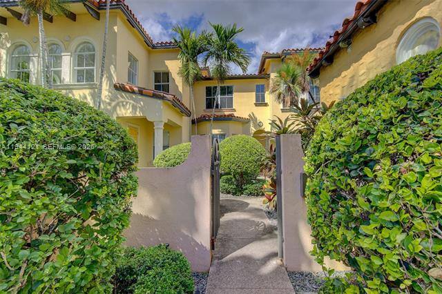 Townhouse for rent at 4867 Ponce De Leon Blvd, Miami, FL 33146