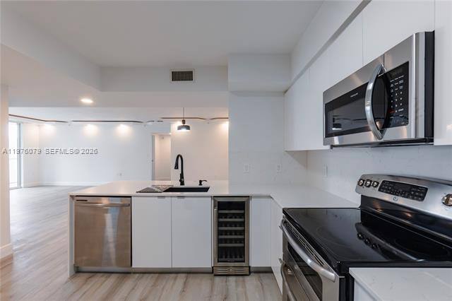 Apartment for rent at 1155 Brickell Bay Dr #2204, Miami, FL 33131