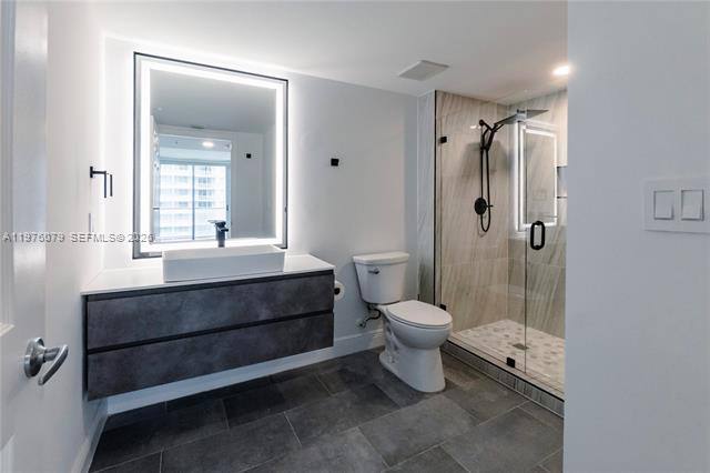 Apartment for rent at 1155 Brickell Bay Dr #2204, Miami, FL 33131
