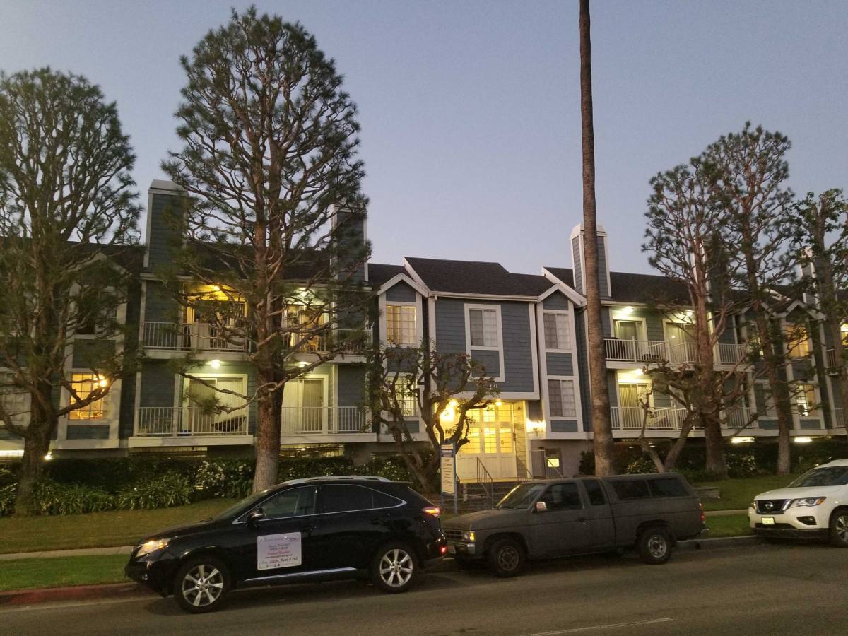 Apartment for rent at 19129 Sherman Way #206, Reseda, CA 91335