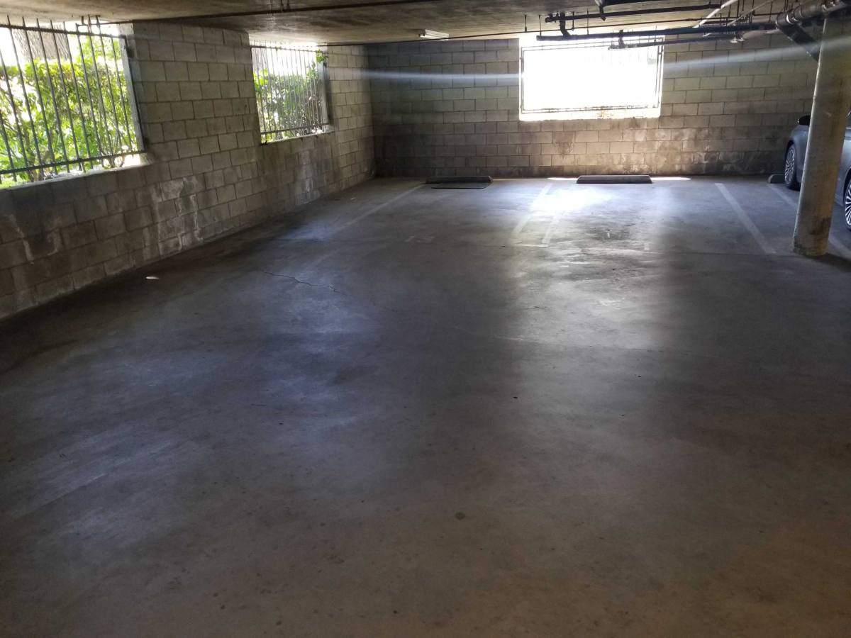 Apartment for rent at 19129 Sherman Way #206, Reseda, CA 91335