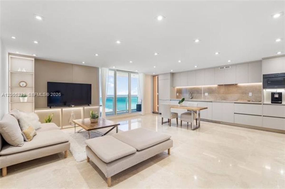 Apartment for rent at 2301 Collins Ave, Miami Beach, FL 33139