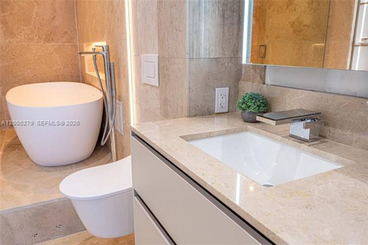 Apartment for rent at 2301 Collins Ave, Miami Beach, FL 33139
