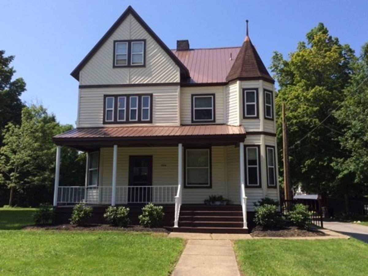 Apartment for rent at 884 Grove St, Meadville, PA 16335