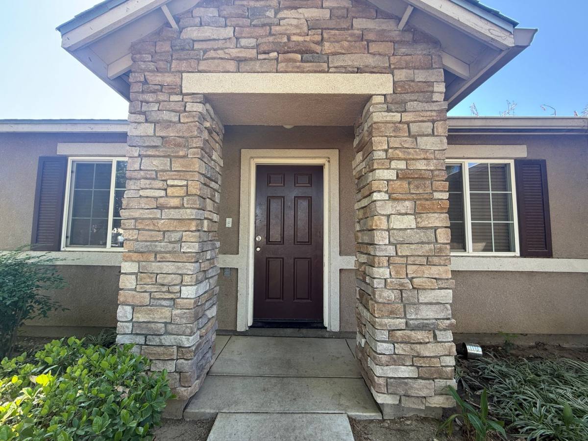 House for rent at 3331 N Linda Vista St, Visalia, CA 93291