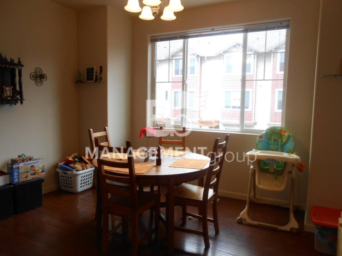 Townhouse for rent at 340 NW 116th Ave, Portland, OR 97229