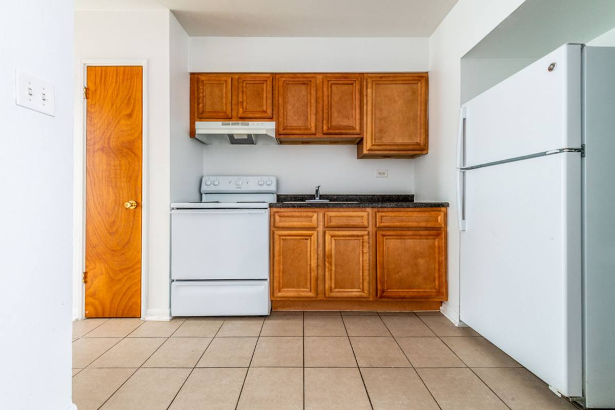 Apartment for rent at 5015 W Jackson Blvd, Chicago, IL 60644