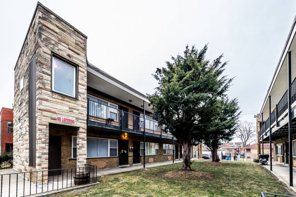 Apartment for rent at 5015 W Jackson Blvd, Chicago, IL 60644