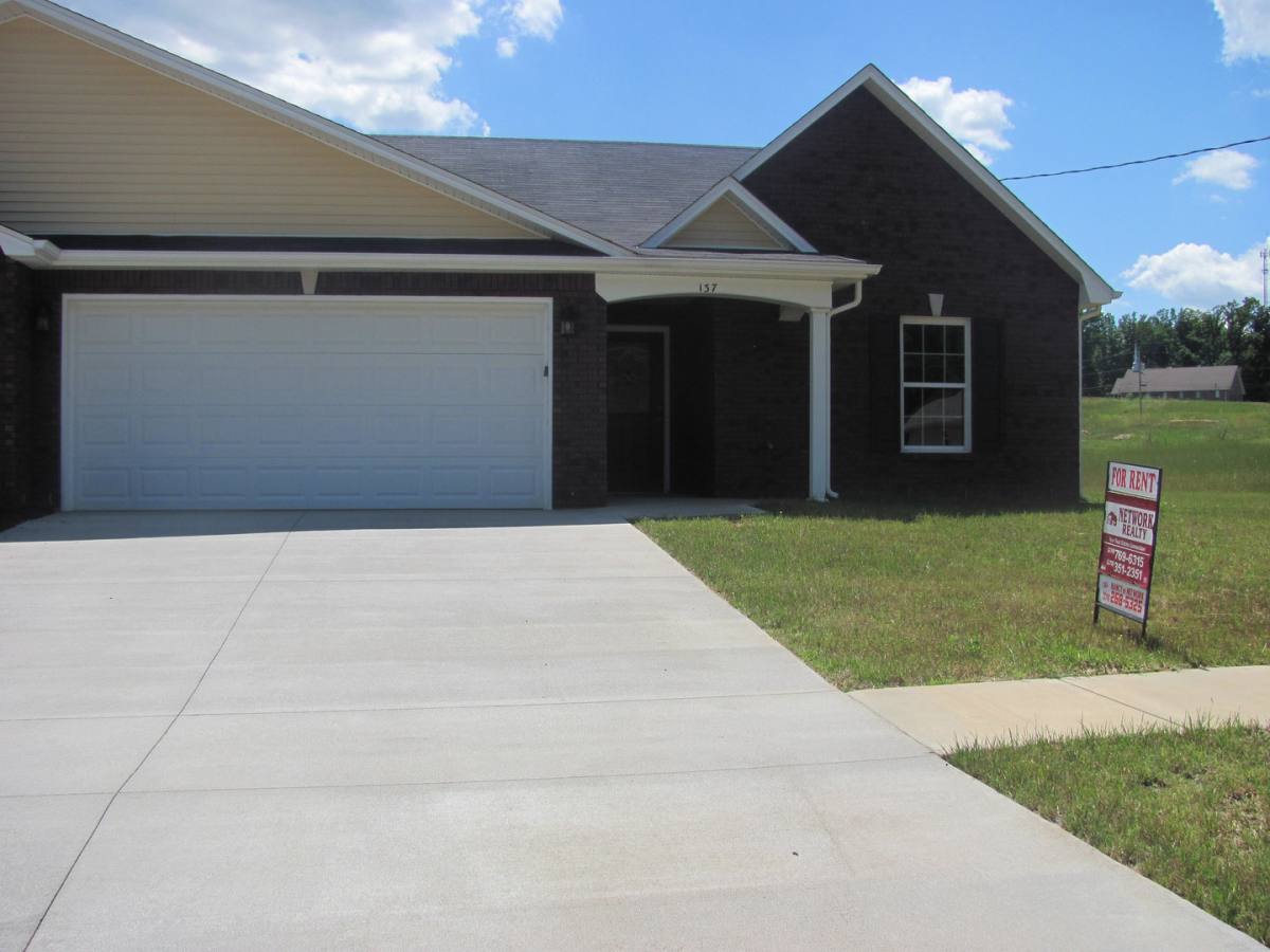 Apartment for rent at 139 Boone Trace, Radcliff, KY 40160
