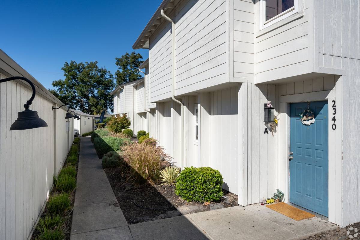 Townhouse for rent at 2300-2350 Corby Ave, Santa Rosa, CA 95407