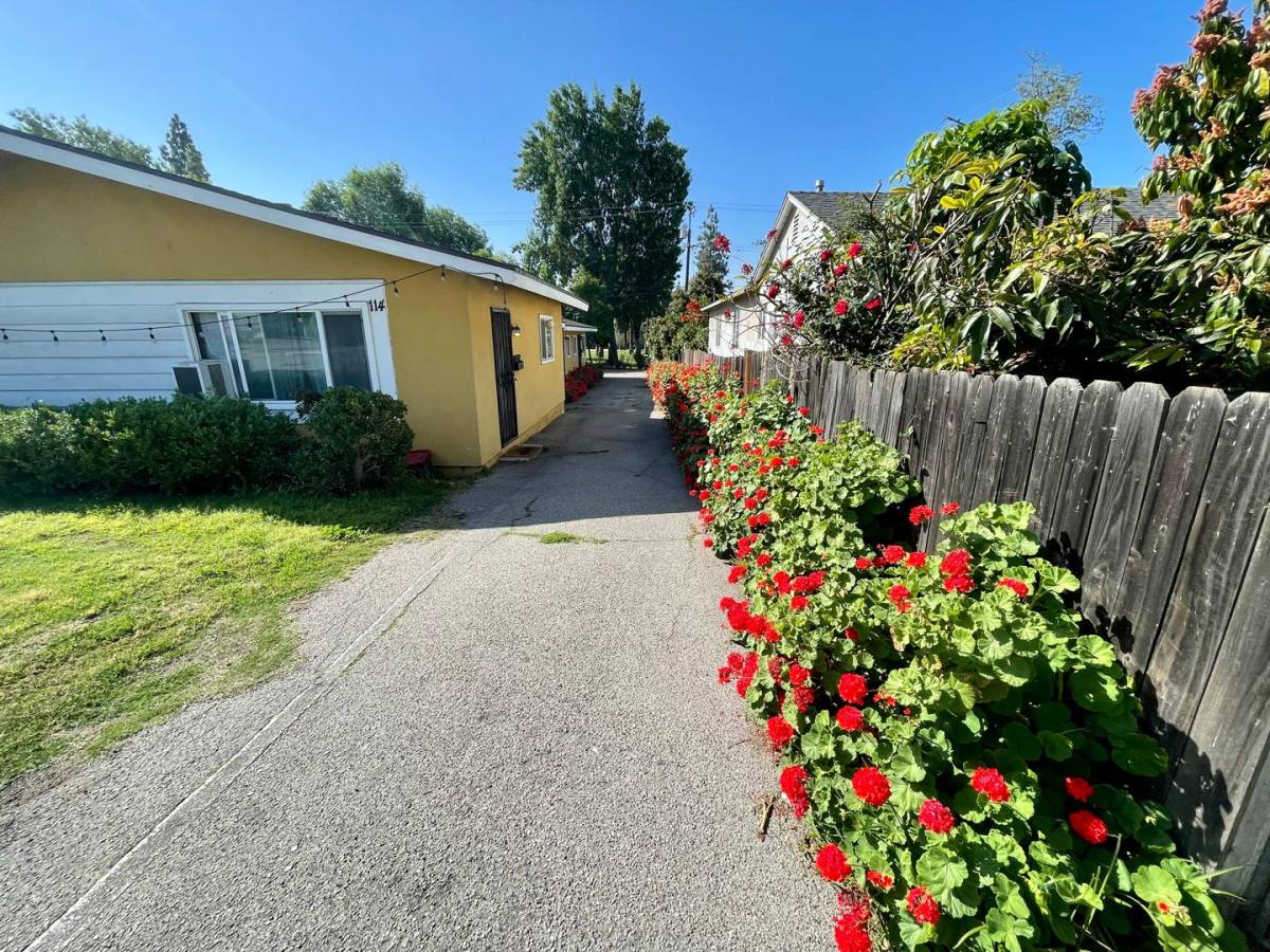 Apartment for rent at 114-118 W 1st Ave, La Habra, CA 90631