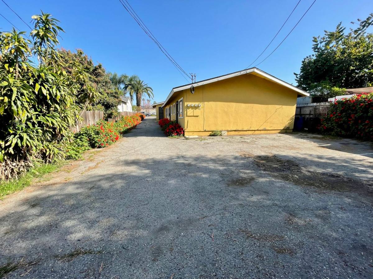 Apartment for rent at 114-118 W 1st Ave, La Habra, CA 90631