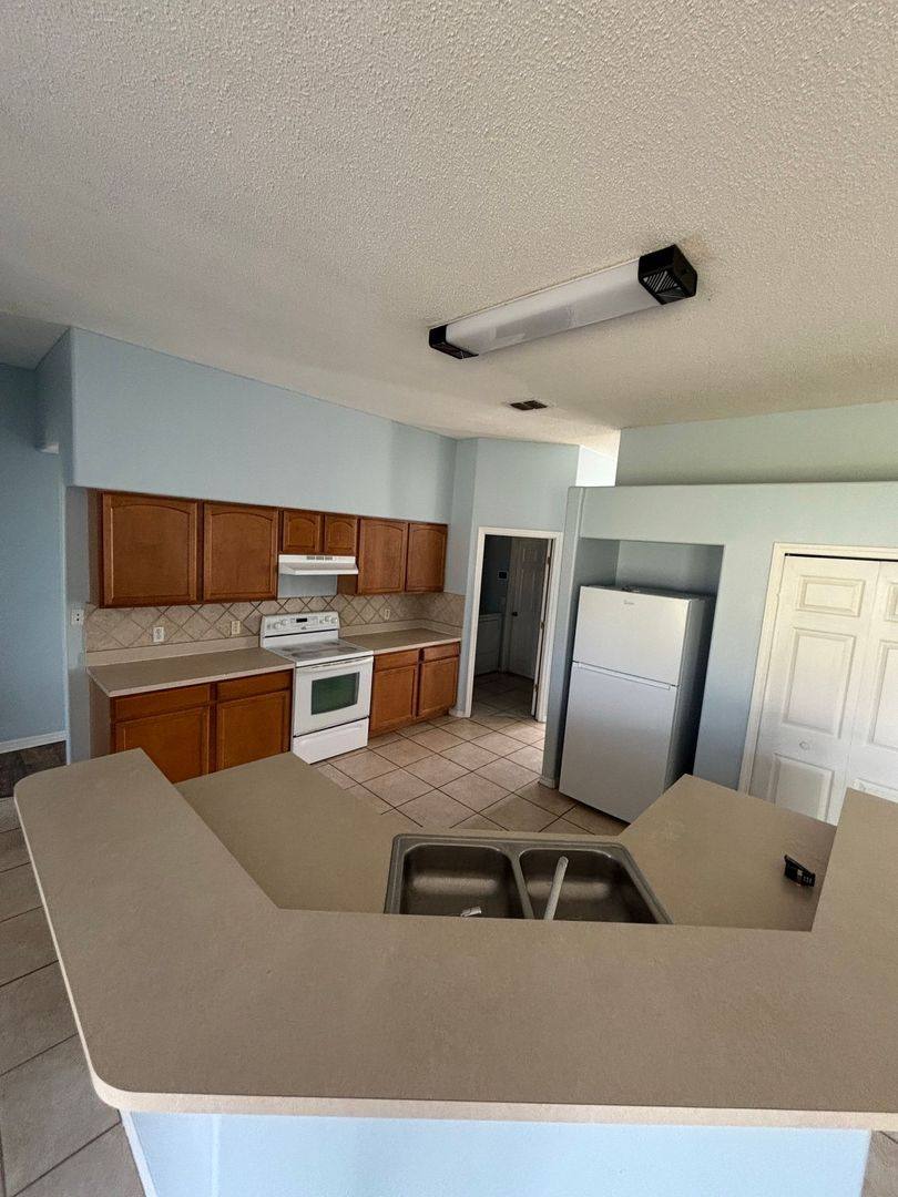 House for rent at 1001 Eiffel Lane, Kissimmee, FL 34759