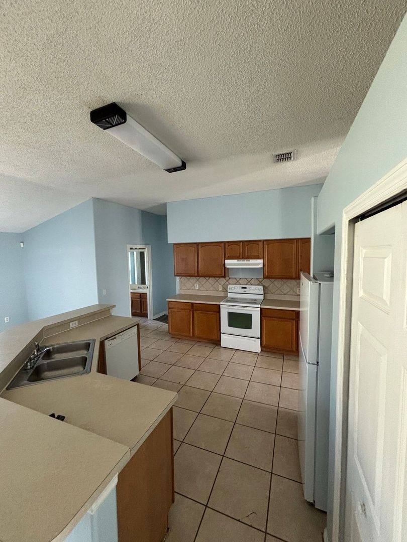House for rent at 1001 Eiffel Lane, Kissimmee, FL 34759