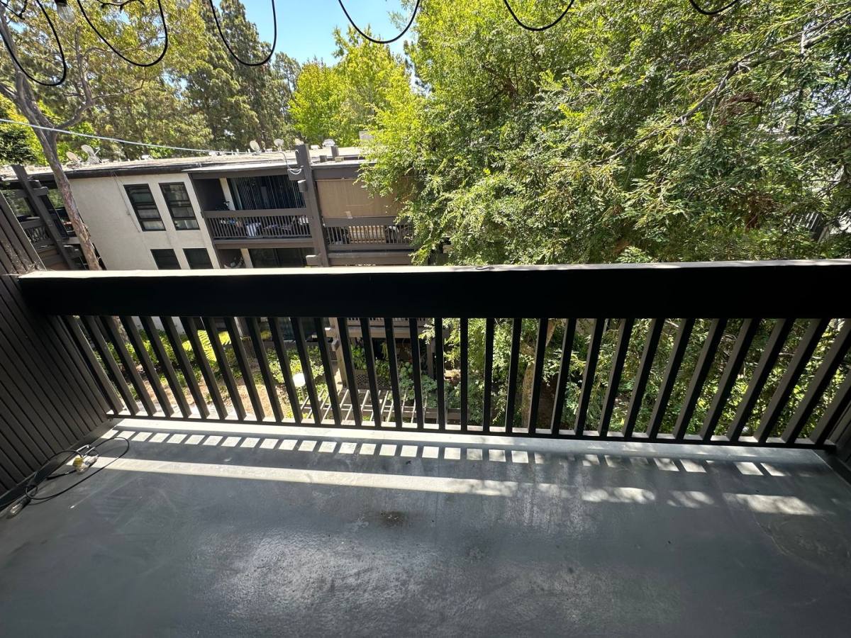 Apartment for rent at 7742 Redlands, Playa Del Rey, CA 90293