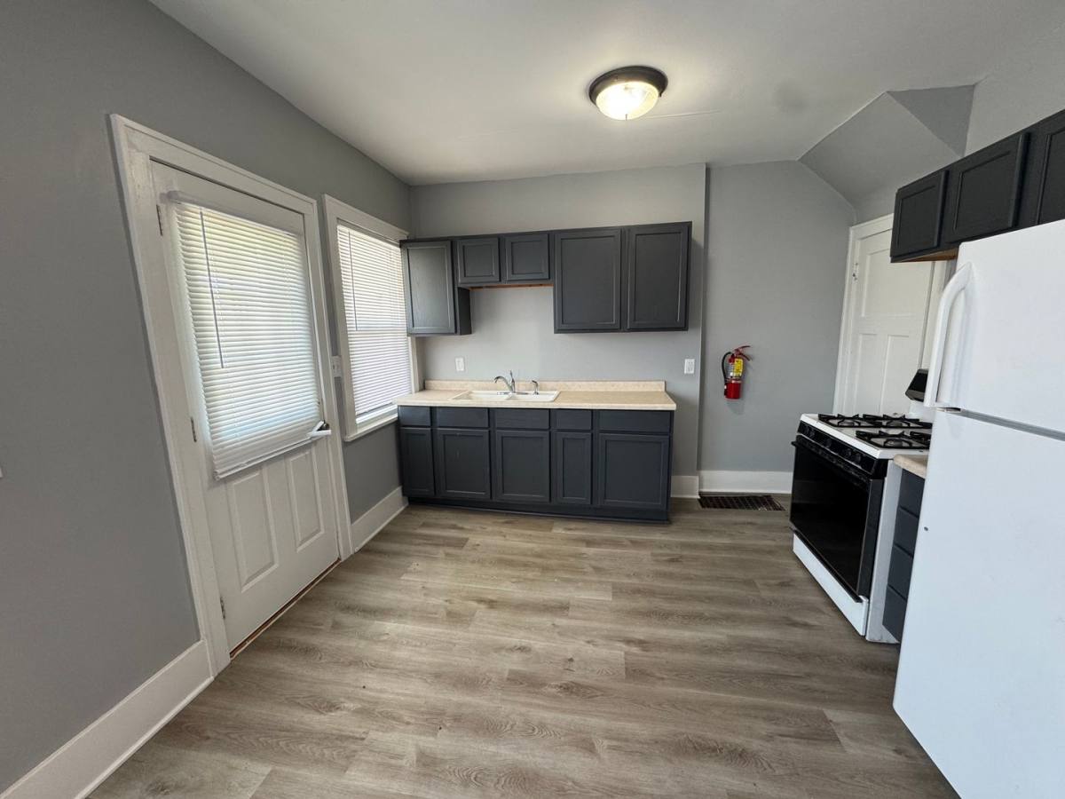 412 15th Ave, Moline, IL 61265 - Townhouse for Rent - Image 3