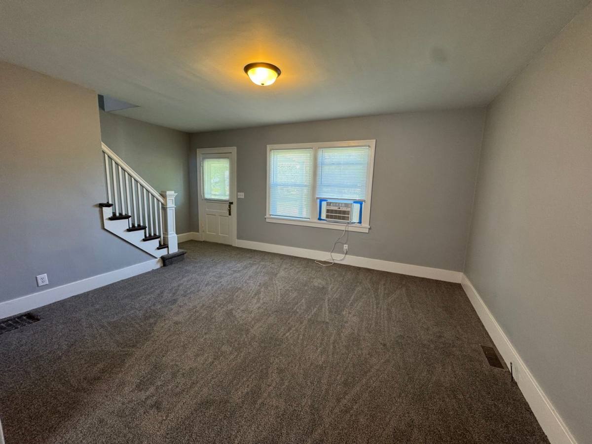 412 15th Ave, Moline, IL 61265 - Townhouse for Rent - Image 4
