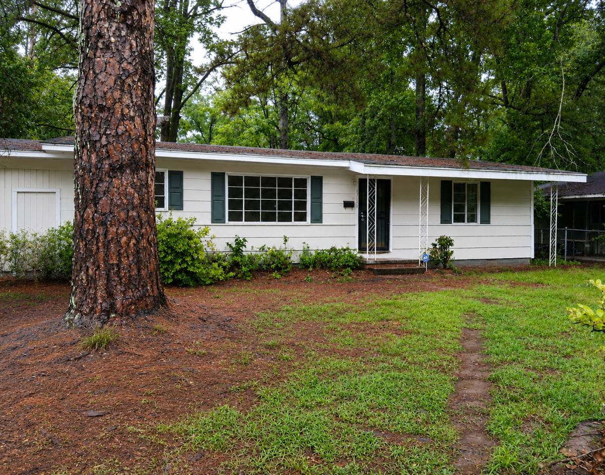 House for rent at 3122 Oak Forest Dr, Jackson, MS 39212